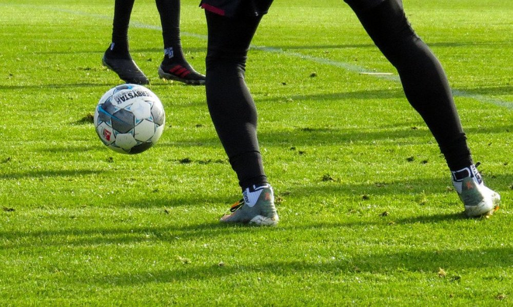 You are currently viewing Simple One-Touch Passing Drills for Walking Football
