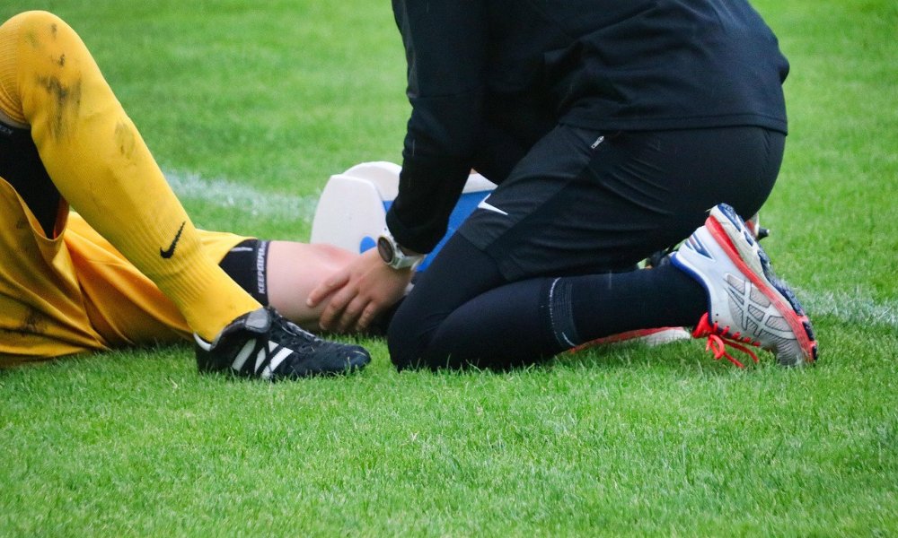 You are currently viewing Knee Ligament Strain in Walking Football